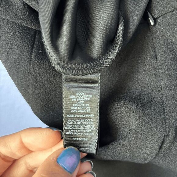 Women's Express Romper Off Shoulder Black Lace Neckline Shorts Size 6 Back Zip - Picture 7 of 7